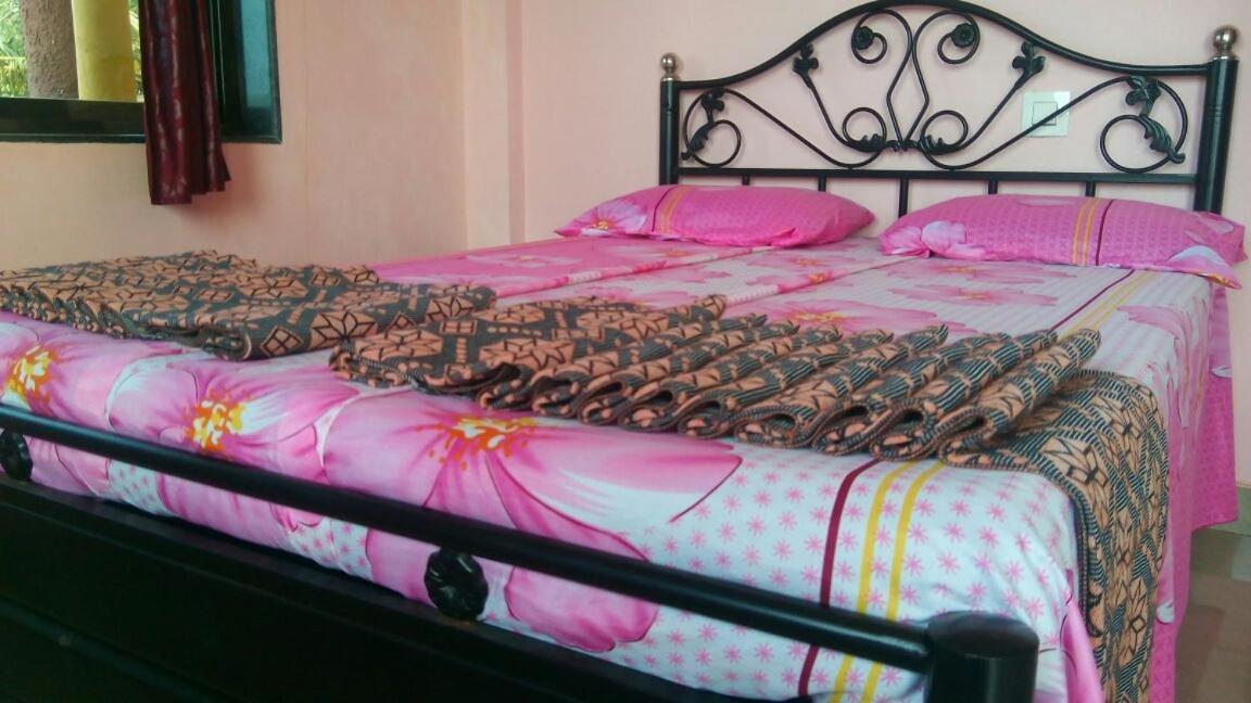 Saguntara Beach Homestay Vengurla Exterior photo